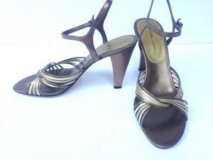 bandolino strappy heels