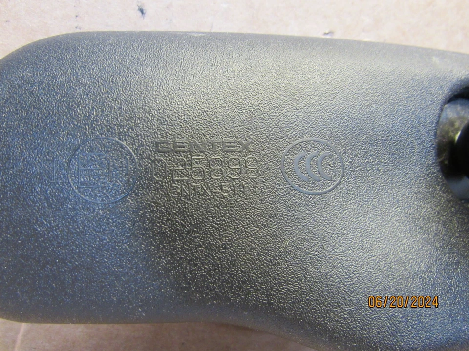 2007 2008 Saturn Aura Interior Rear View Mirror with Telematics OEM E11025898 - Image 4 of 4