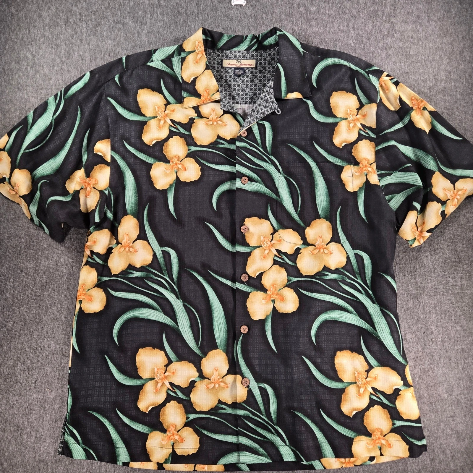 Tommy Bahama Shirt Mens Large Black Silk Floral Hawaiian Camp Short Sleeve
Opens in a new window or