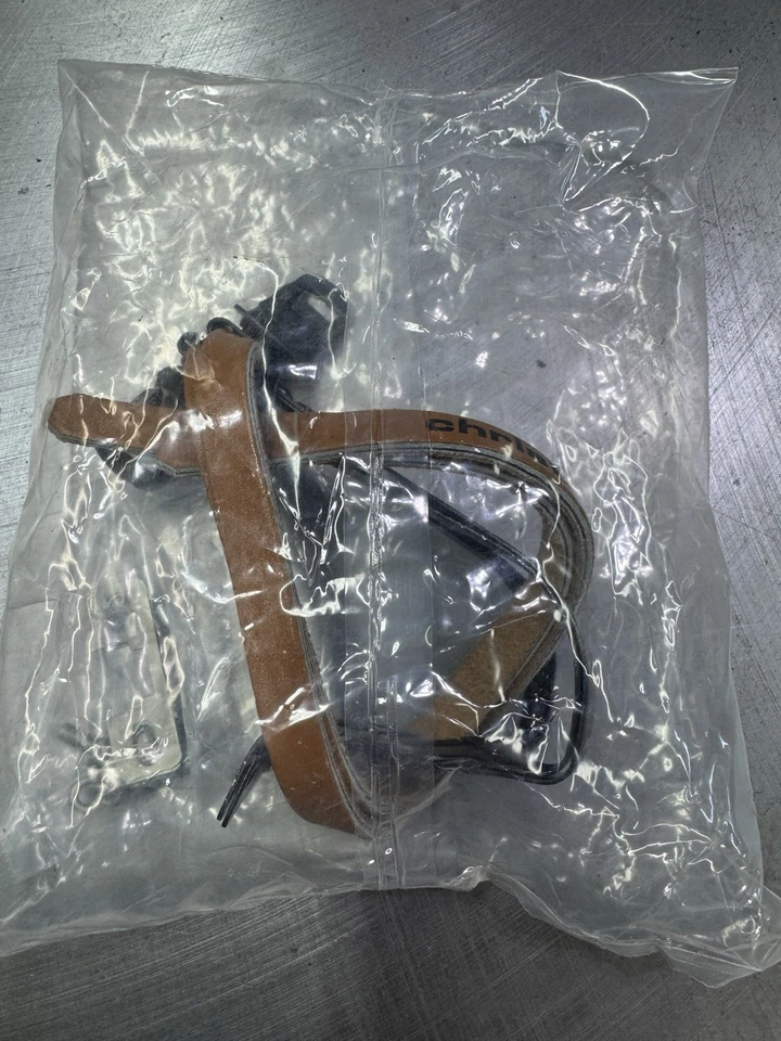 Christophe Plus 层压蜂蜜棕色皮革肩带黑色合金鞋头夹 — 第 3/4 张图片