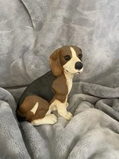 Vintage Sandicast Beagle Dog Figurine 1994  Statue DoorstopEUC rabbit dog  