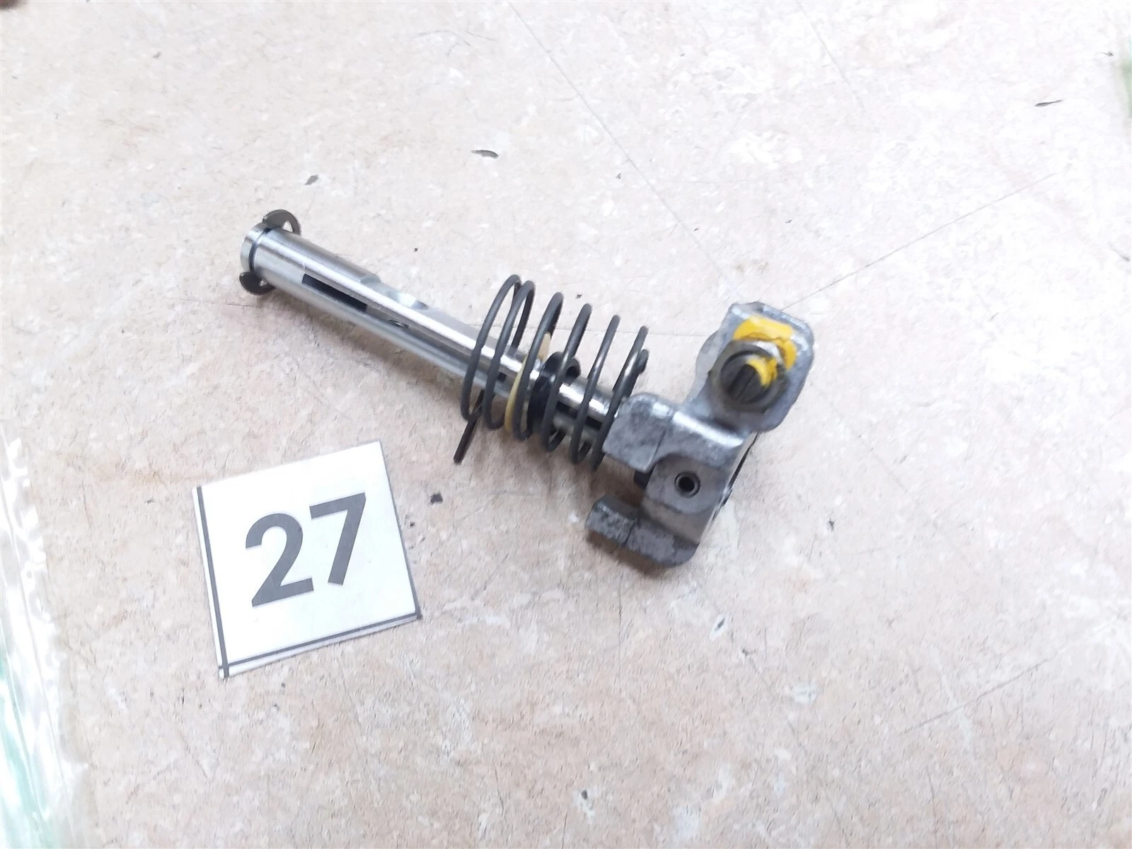 Kawasaki KZ1000-P Carb LEFT Outside Throttle Flap Shaft 1986 -1990 #27UO AP-367
