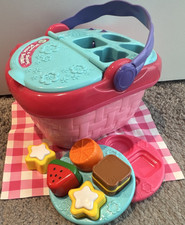 LeapFrog Shapes  Sharing Picnic Basket Pretend Play Set w/ Food Pieces