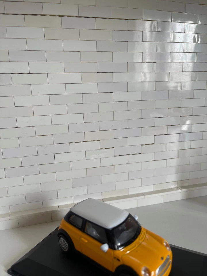 NEW RAY modellino scala 1:43 MINI COOPER GIALLO CON TETTO BIANCO con vetrinetta - Immagine 3 di 4