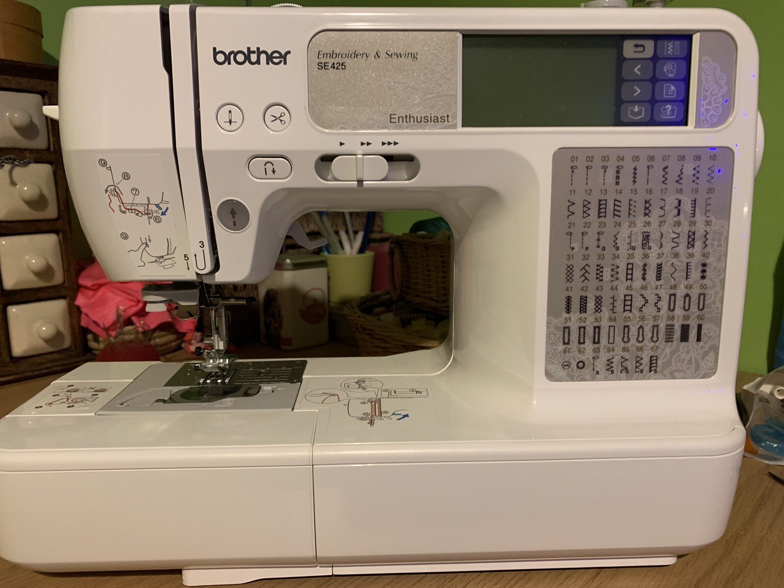 REDUCED !!! REDUCED!!!! Brother SE425 Sewing AND Embroidery Machine eBay