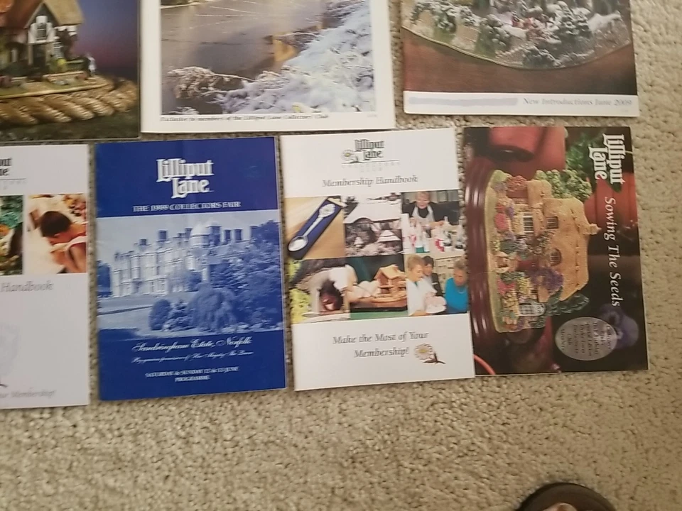 Lot Of 13 Lilliput Lane Gulliver's World Collectors Magazines & Catalogs - Image 3 of 4