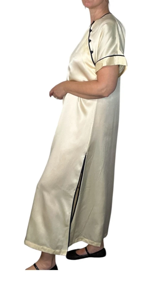 Vestido maxi Natori vintage anos 90 cetim Qipao tamanho grande floral marfim acabamento marinho pequeno - Imagem 2 de 4