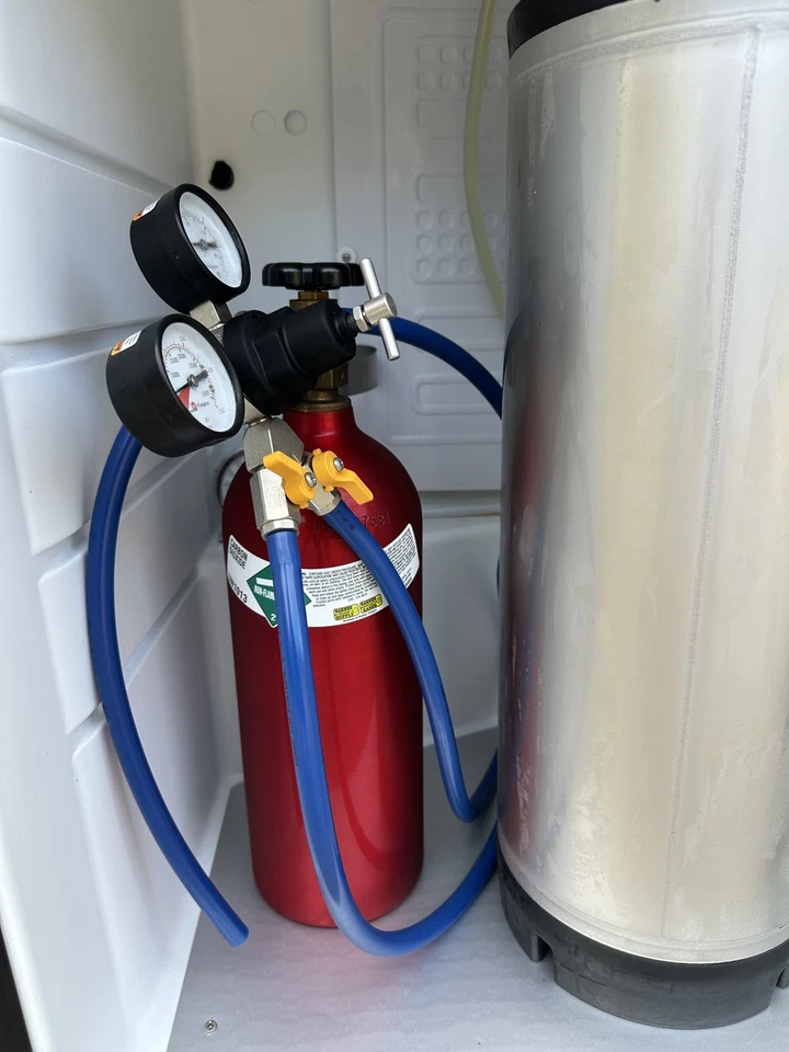 kegerator / dispensador de cerveza + barriles de bloqueo de bola usados Foto 4 de 4