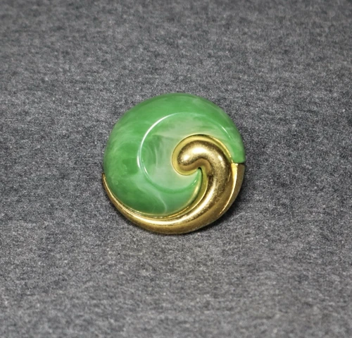 vintage costume jewelry crown trifari Gold Tone Green Lucite Brooch Pin