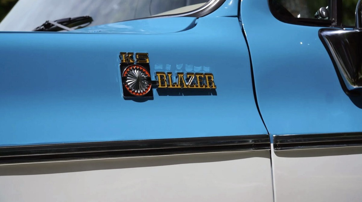 NEW K5 Blazer Fender Emblem PAIR / For 1975-80 Chevy Blazer Trim