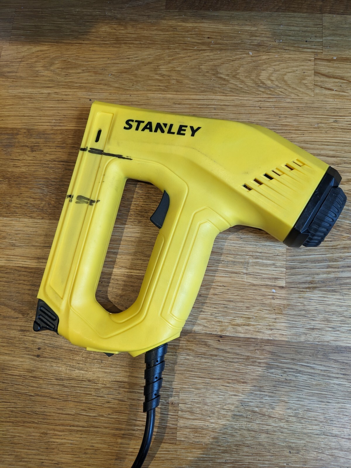 STANLEY Heavy Duty TRE550 Electric Staple / Nail Gun Yellow