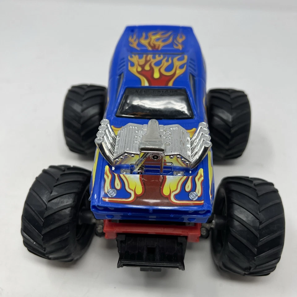 Hot Wheels Monster Truck Radio Control Rodger Dodger 2450 Blue, Remote Control - Image 3 of 4