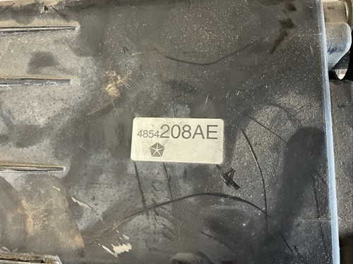 Jeep Grand Cherokee 2005-10 Fuel Vapor Charcoal Canister OEM - Picture 2 of 4