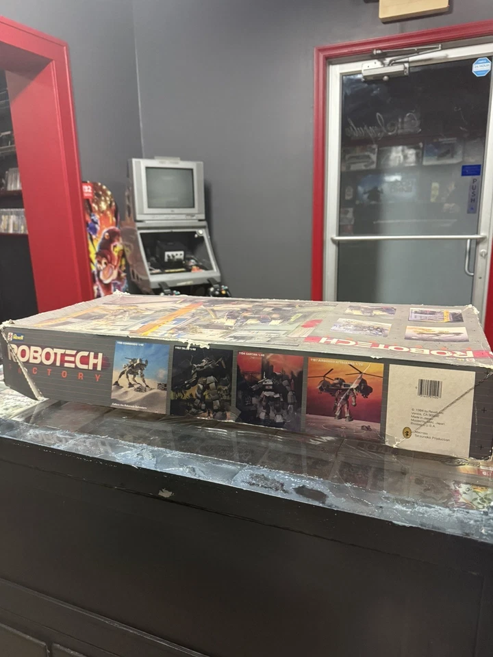 Vintage Rare Ceji Revell Robotech Factory 1/100 Scale Model Kit #1404 DAMAGED  - Image 2 of 4