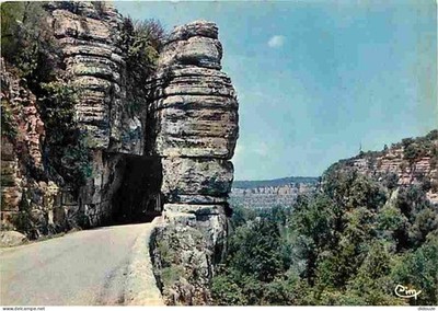 Postcard - 07 - Ruoms - Les Gorges de l'Ardèche - Le Défilé de Ruoms - CPM