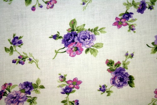 LILLIANS GARDEN FROM FABRIC TRADITION SMALL PURPLE FLOWERS - 100% COTTON FABRIC - Picture 3 of 5