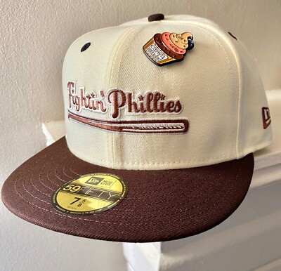 Crown Minded Philadelphia Phillies   ButterCreme  Cake Pack Size 7 5/8