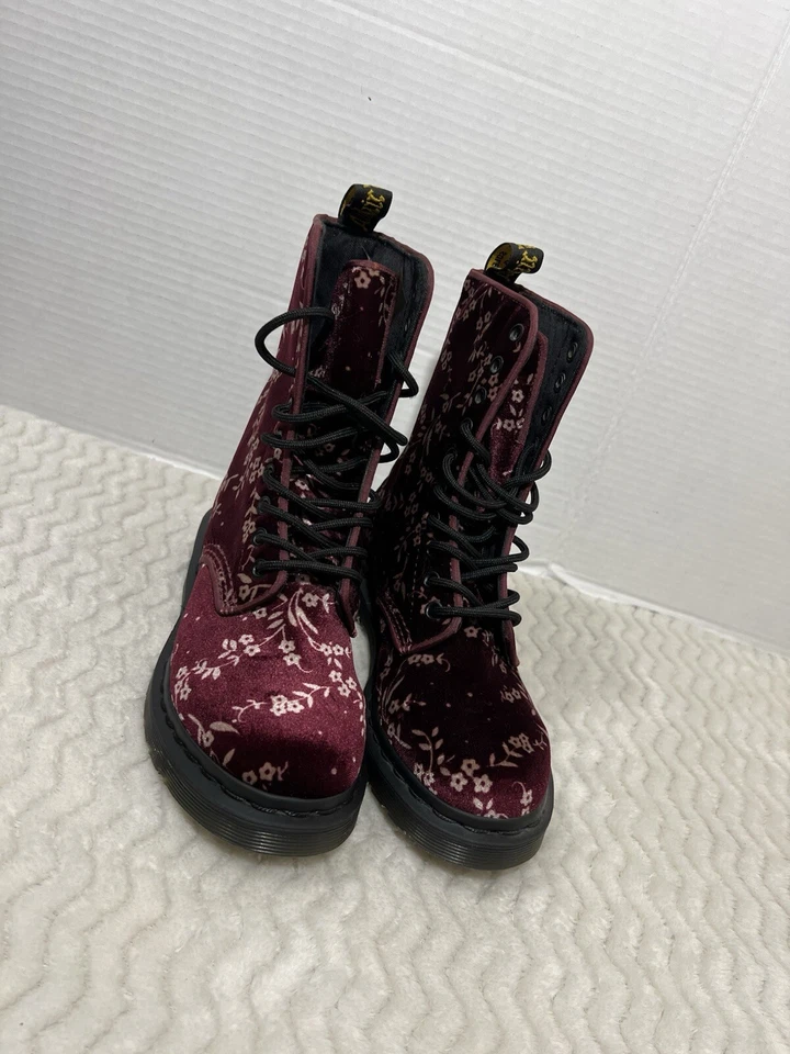 Botas femininas raras Dr Martens Avery tamanho 5 Burgundy Rouge veludo 10 olhos - Imagem 3 de 4