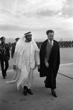 Prince Fahd at summit of Opep 1975 Sheikh Zayed bin Sultan al-Nahyan OLD PHOTO 4