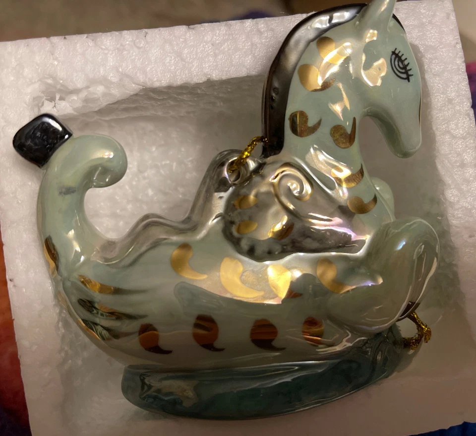 Anthropologie X Art Knacky Pegaso Ornamento Hecho a Mano Cerámica Caprichoso 4" Verde Foto 4 de 4