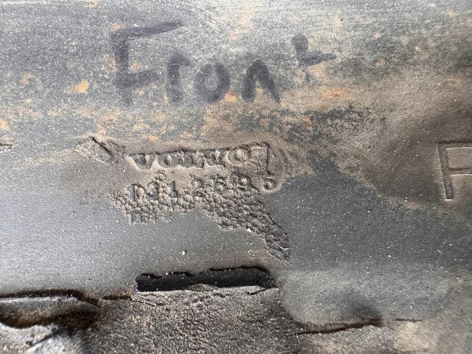 1986-1993 Volvo 240 244 245 Front Fender Mud Flap Pair Splash Guard OEM #4915E - Image 4 of 4