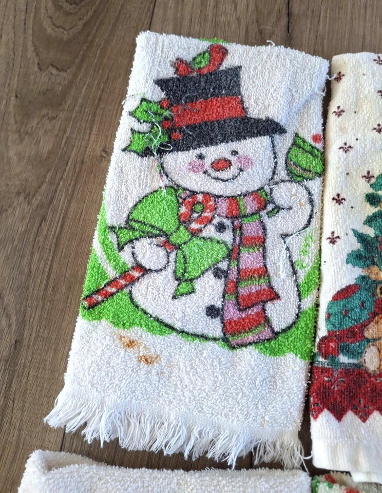 Vintage Christmas Holiday Santa Snowman Kitchen Towels *Very USED*  Lot Of 10 - Image 4 of 4