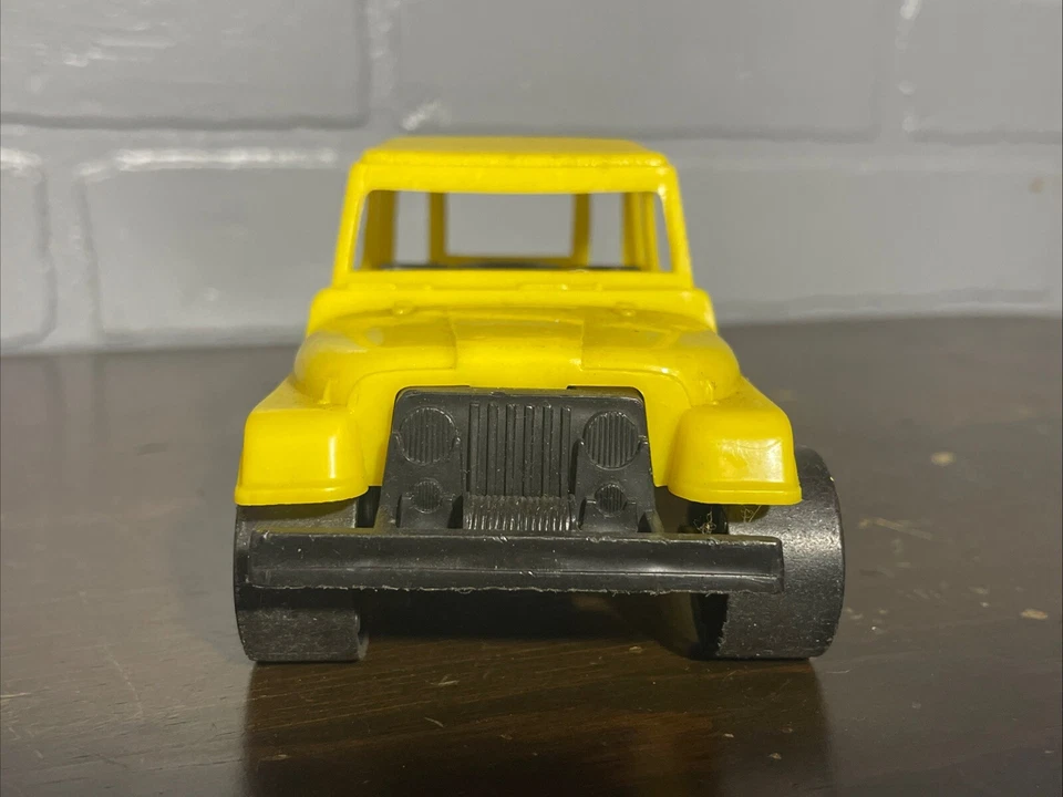 老式Strombecker黄色塑料吉普车美国制造 — 第 3/4 张图片