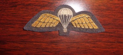 GREAT BRITAIN, PARACHUTE BADGE, BULLION ON KHAKI