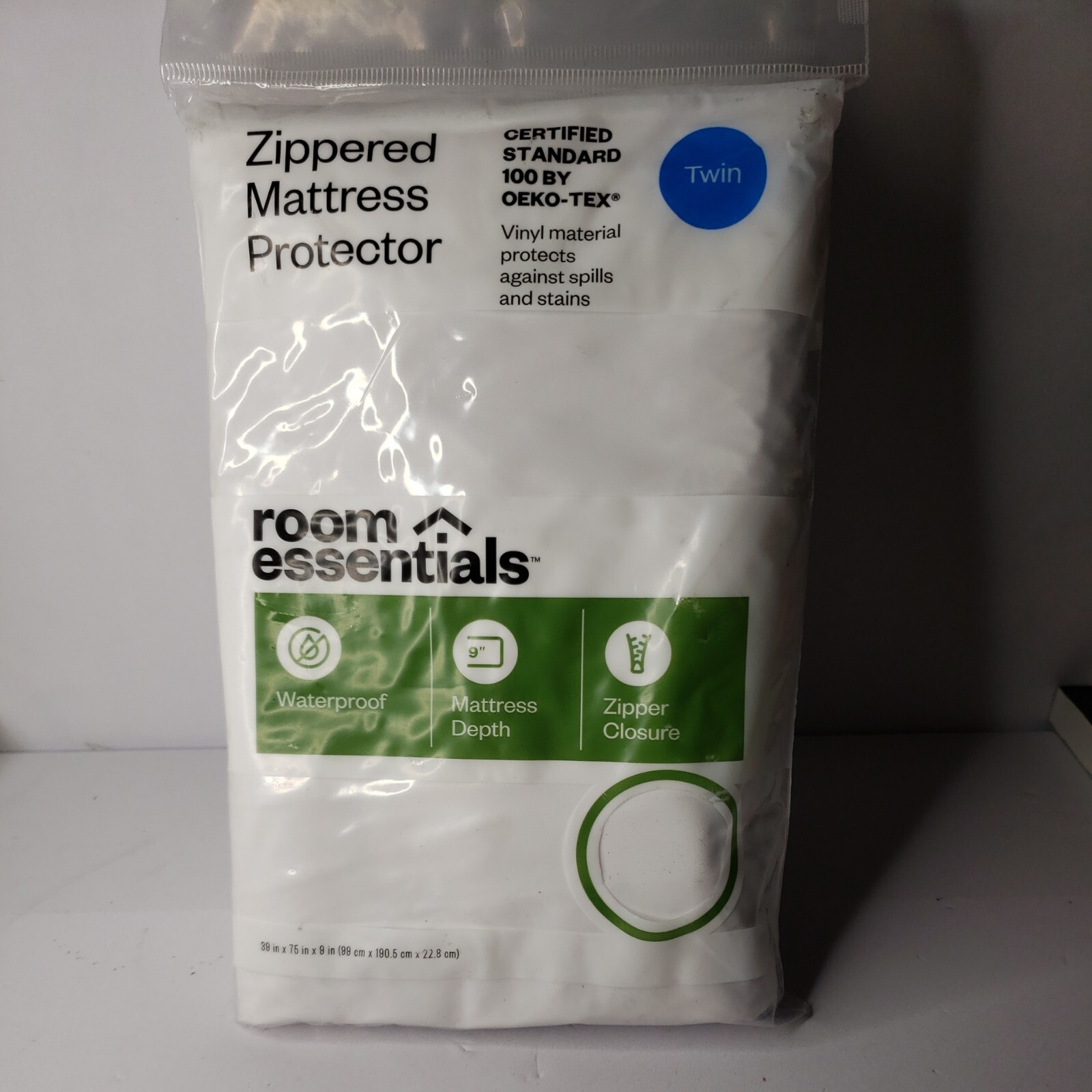Room Essentials Vinyl Waterproof Zippered Mattress Protector White
