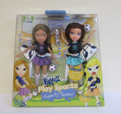 Bratz Sportz Teamz 2 in 1 Fußball / Soccer Yasmin & Roxxi Puppen Neu in OVP.
