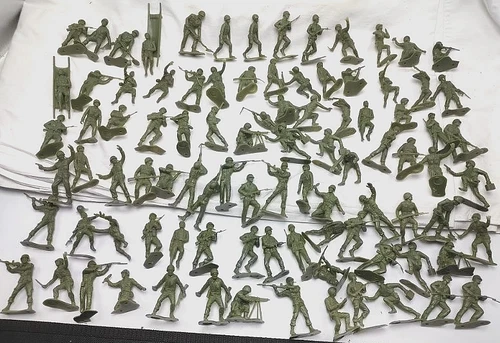 Vintage Marx Playset Battleground WW II Soldiers Glossy Light Green Color 60+