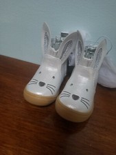 Fall/Spring baby Girl Mini Boots, size 4, Cat and Jack . NWT. Silver color