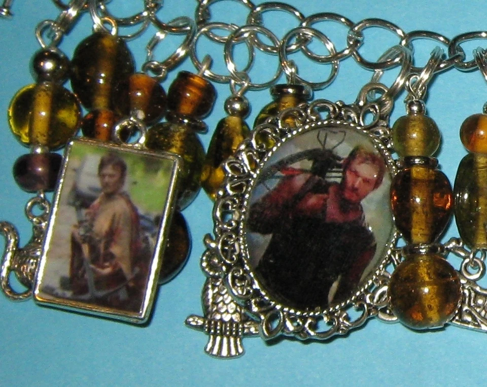PULSERA "DARYL DIXON" - WALKING DEAD - ÚNICA EN SU CLASE ARTE ALTERADO ENCANTO Foto 3 de 4