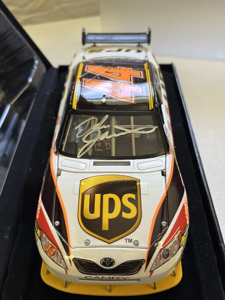 RCCA ELITE 1/24 DALE JARRETT 2008 UPS Toyoto Camry AUTOGRAPHED 543 /600 NEW - Image 3 of 4
