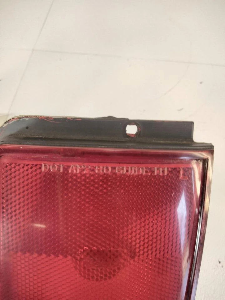 1980 to 1987 Chevette Rear Side Marker Light Drivers Left Pontiac T1000 - Imagem 3 de 4