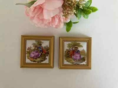 9 ⚜️ Deux Anciens Petits Cadres Carré Doré de Limoges Décor Fragonard Vintage - Photo 1/4