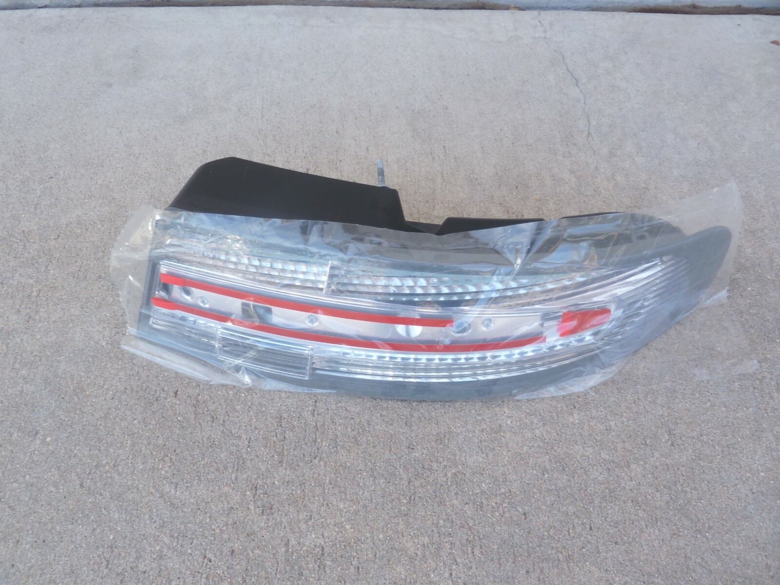NEW ASTON MARTIN DBS DB9 Vantage Clear LED Right Tail light OEM