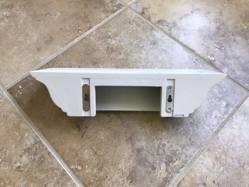 Estante de pared de madera moldeado corona pintada blanca de 12" x 4" x 2,75" con ranura para placa - Imagen 9 de 13