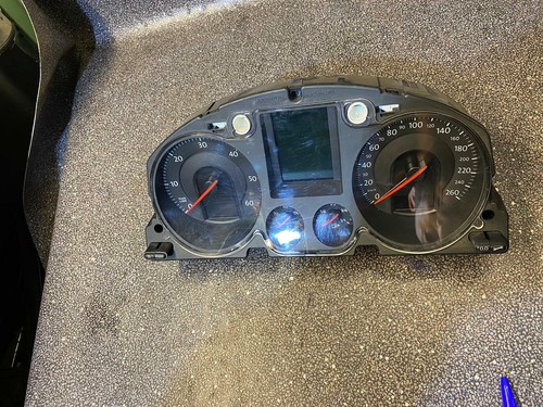 ORIG VW Passat 3C Kombiinstrument Tacho 3C0920871E