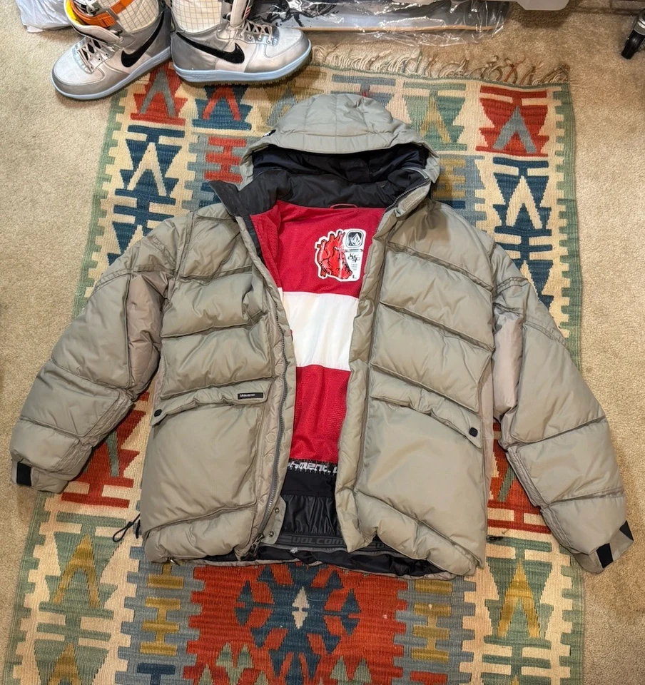 Volcom Armored Puff Down Jacket Men’s Size L Puffer Rare Vintage Snowboarding - Image 3 of 4