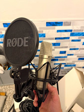 RØDE NT1-A Large Diaphragm XLR Condenser Mic + Scarlett Solo + Accessories