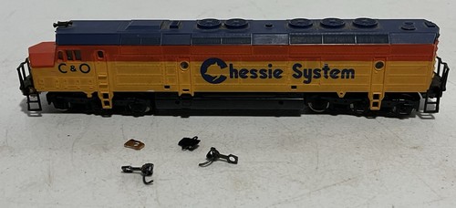 HO Scale Chessie System Diesellok Motor für Teile defekte Kupplungen LESEN