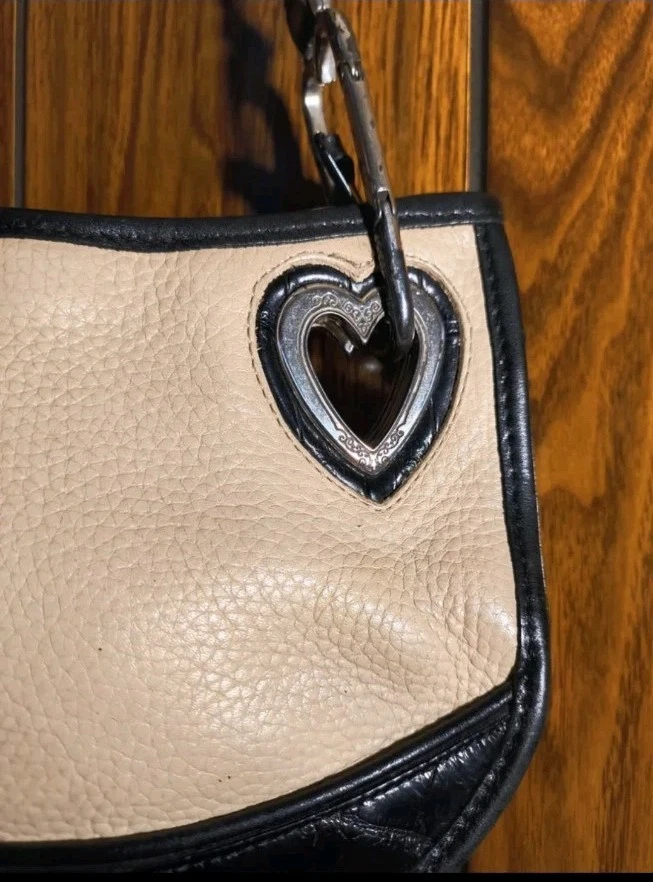 RARO BOLSO/BOLSO DE HOMBRO PEQUEÑO BRIGHTON VINTAGE BLANCO Y NEGRO. Foto 2 de 4