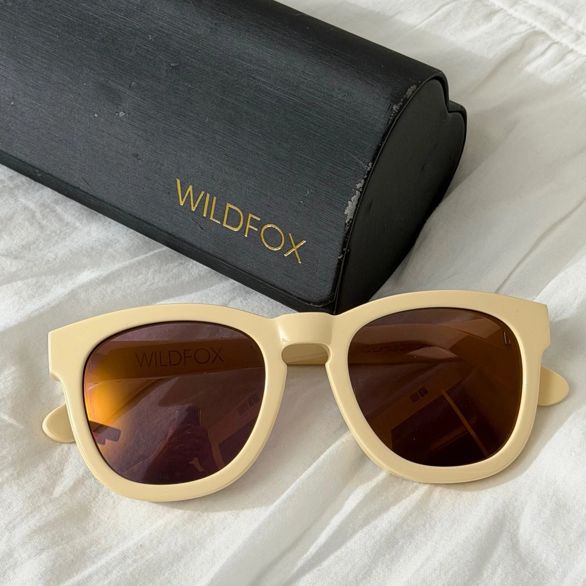 Wildfox Classic‎ Fox Sunglasses Womens OS Beige Retro Square Logo Eyewear Case Wildfox Womens Classic Fox Deluxe Color Montage Sunglasses  main image 4