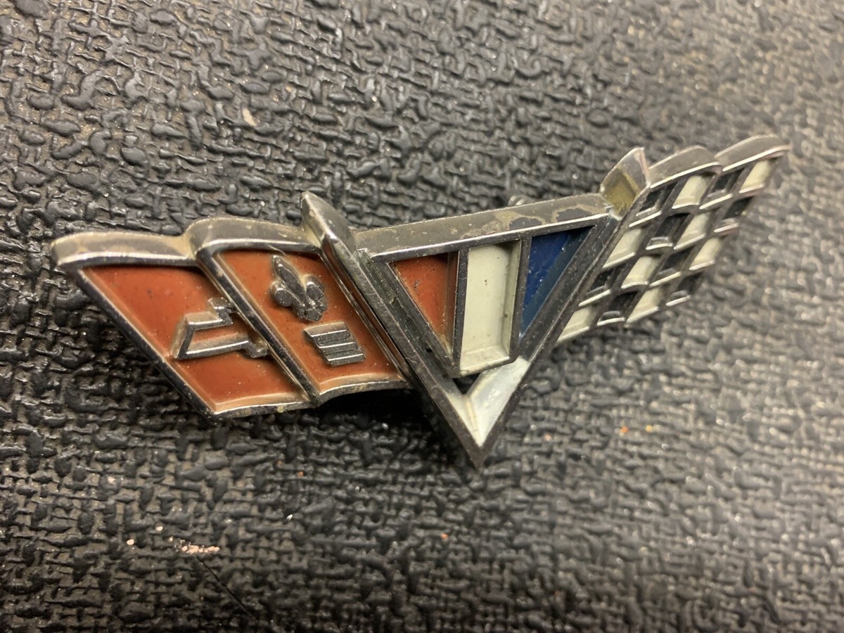 ベムモン　エンブレムレア 1964-67 GM Chevy Impala Camaro corvette V-Flag Fender Emblem P/N