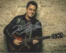 VINCE GILL - COUNTRY SINGER THE EAGLES - SIGNED AUTHENTIC 8x10 PHOTO C w/COA