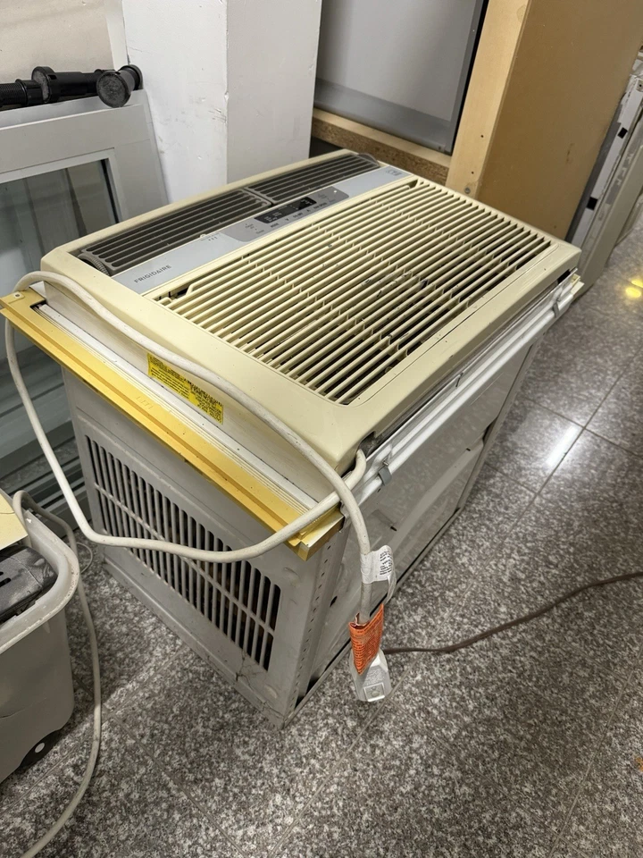 Frigidaire air conditioner used #FRA156MT1 15,100 BTU - Image 4 of 4