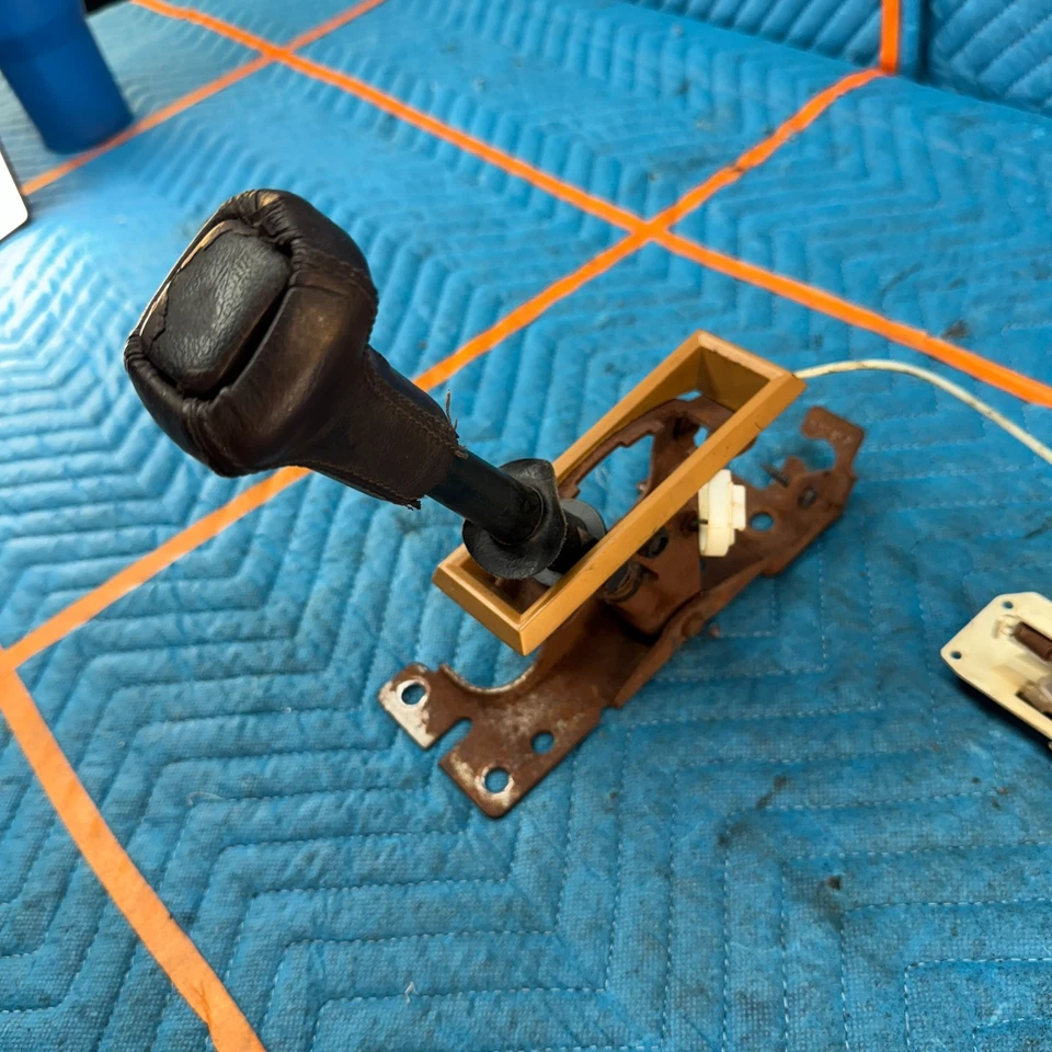 1989–1991 Chrysler TC Maserati ПЕРЕКЛЮЧАТЕЛЬ ПЕРЕКЛЮЧЕНИЯ ПЕРЕДАЧ ПОЛА С КАБЕЛЕМ - Изображение 2 из 4