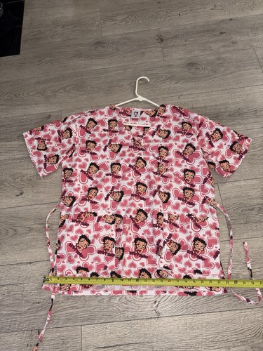 Betty Boop Scrub Top Shirt Women's XL Pink All Over Print Nurse - Picture 4 of 6