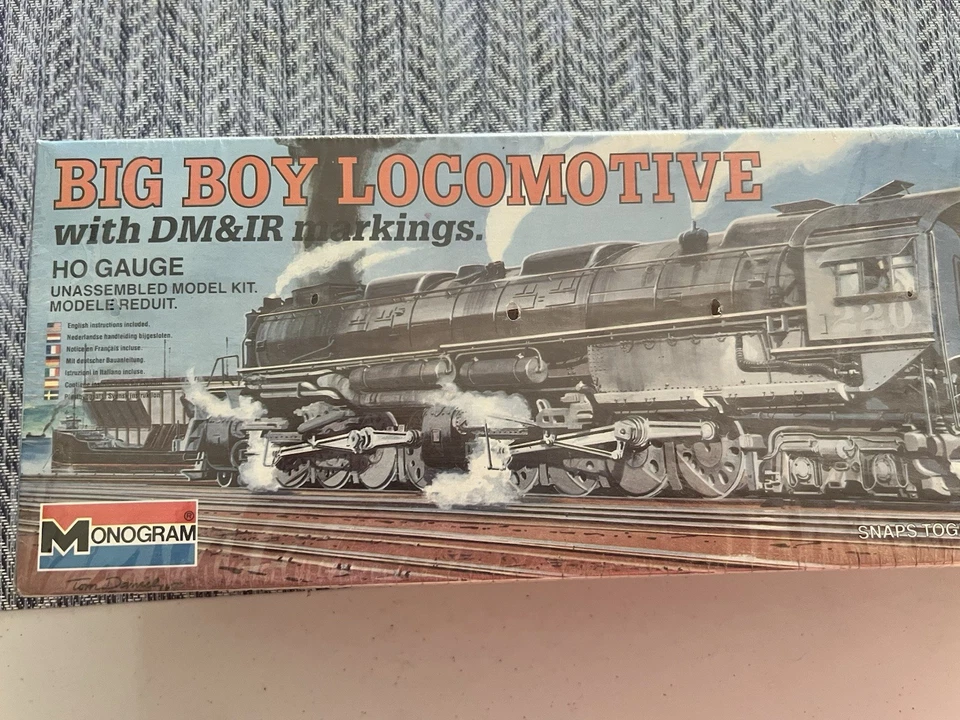 Monogram 1602 DM&IR Duluth Big Boy Locomotive Snap-Tite HO Model Train Kit - Image 2 of 4